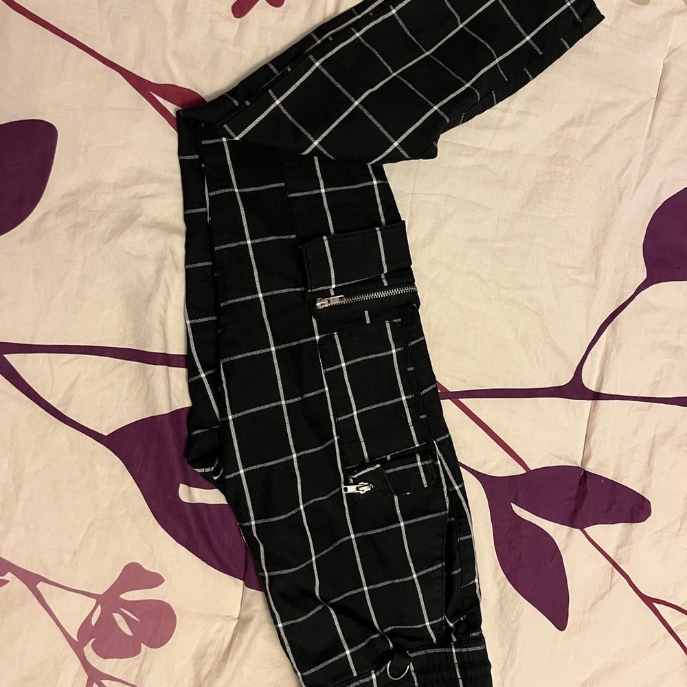 Hot Topic Jeans, size Medium Unisex jeans, Black and White Checkered Pants